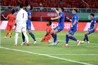 国足04年亚洲杯末轮1-0力克卡塔尔！小组赛2胜1平头名晋级！
